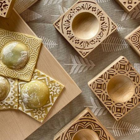 Beechwood square ravioli and tortelli mold Nordic decor 10x10 cm