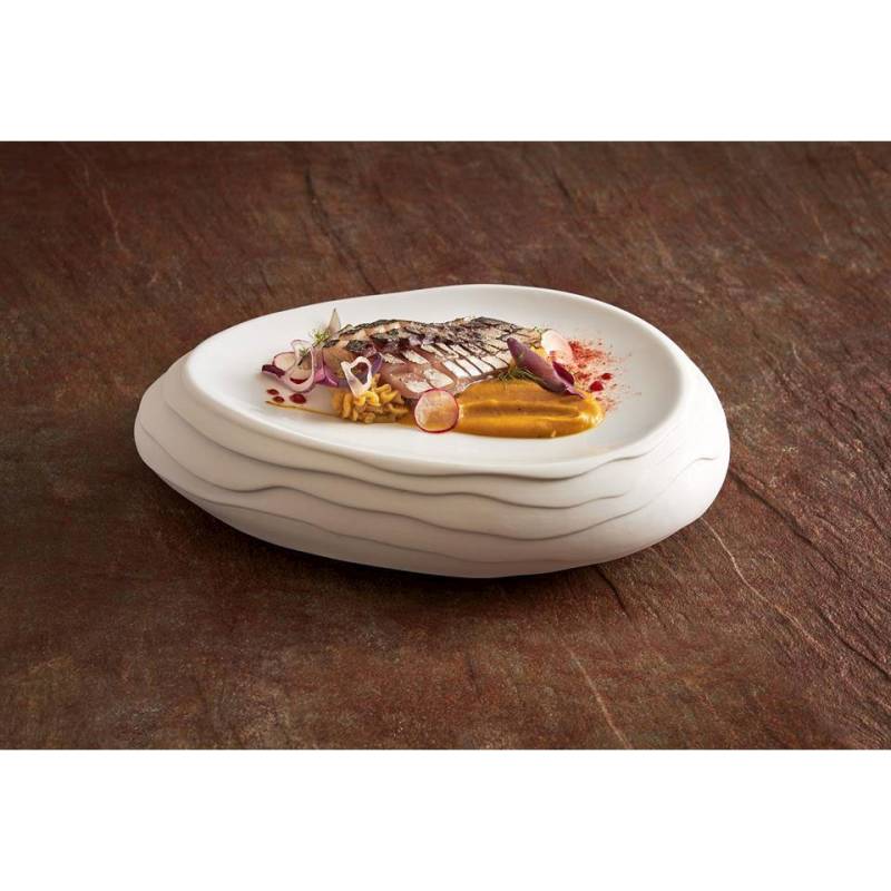 Earth drop flat plate in white porcelain 26x19x7 cm