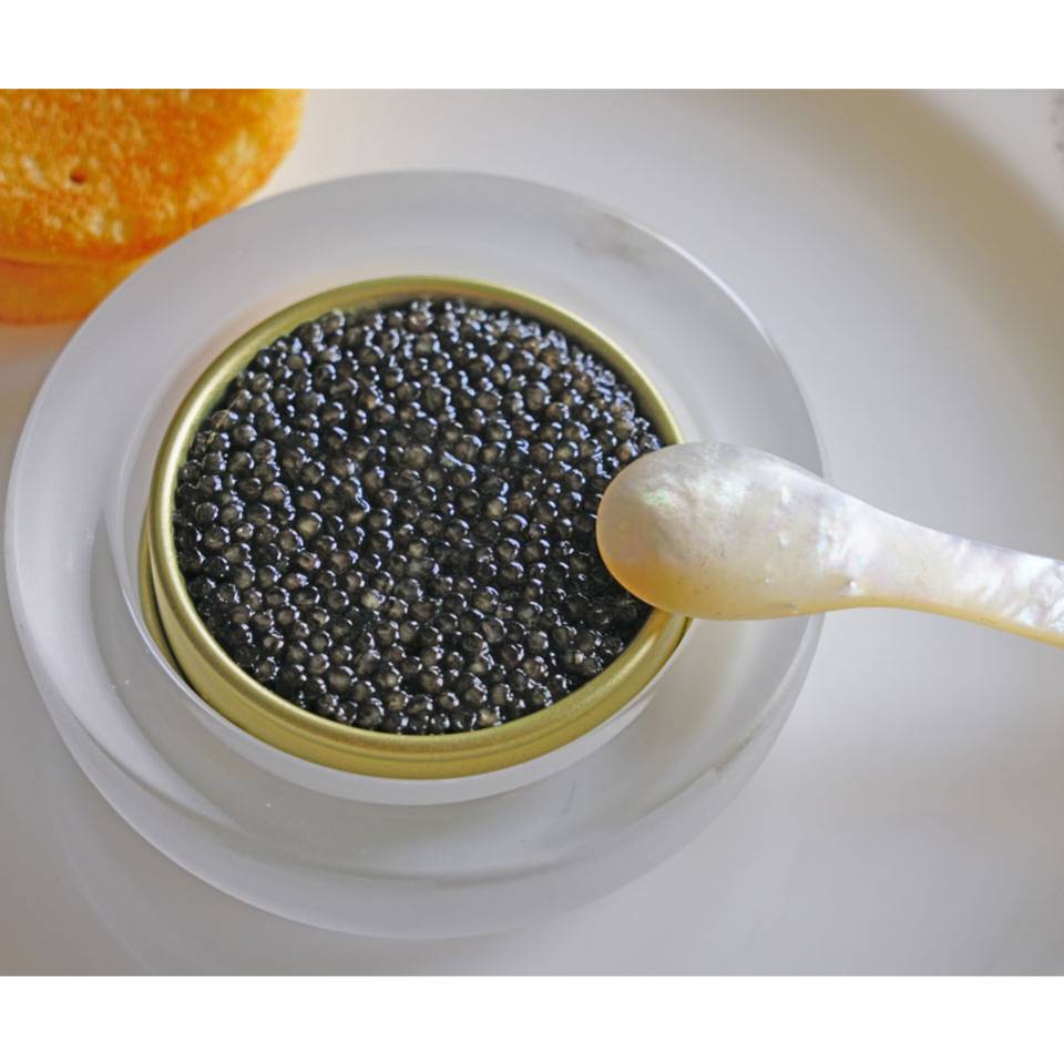 Spoons and more, the best mother-of-pearl products for serving caviar